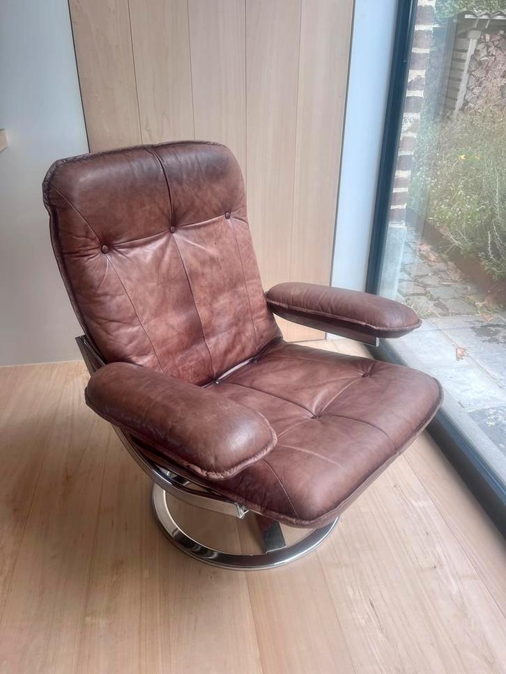 Design vintage: leolux draaifauteuil met mooi geleefd leder, Huis en Inrichting, Fauteuils, Zo goed als nieuw, Leer, Ophalen