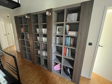 Boekenkast beschikbaar voor biedingen