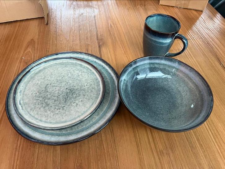 Serviesset 11/12 personen, Huis en Inrichting, Keuken | Servies, Nieuw, Bord(en), Ophalen