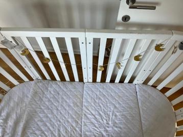 Lit bébé transformable ovale beschikbaar voor biedingen