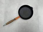 Le Creuset Steelpan, braadpan - retro oranje - Dia 24 cm, Gebruikt, Gietijzer, Ophalen of Verzenden, Keramische plaat
