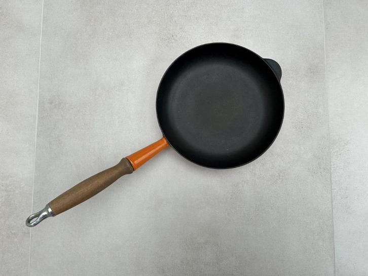 Le Creuset Steelpan, braadpan - retro oranje - Dia 24 cm, Huis en Inrichting, Keuken | Potten en Pannen, Gebruikt, Koekenpan of Braadpan