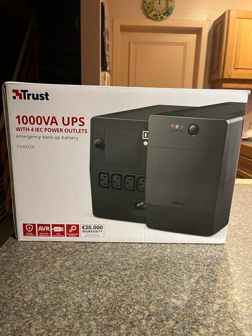Trust - 1000VA UPS - 4 IEC Power Outlets, Computers en Software, Noodvoedingen (UPS), Zo goed als nieuw, Ophalen