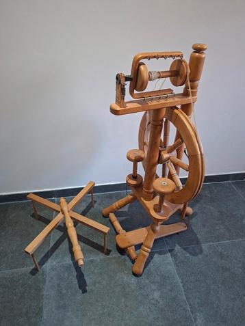 Spinnewiel Wernekinck met Wolhaspel en 3 Klossen beschikbaar voor biedingen
