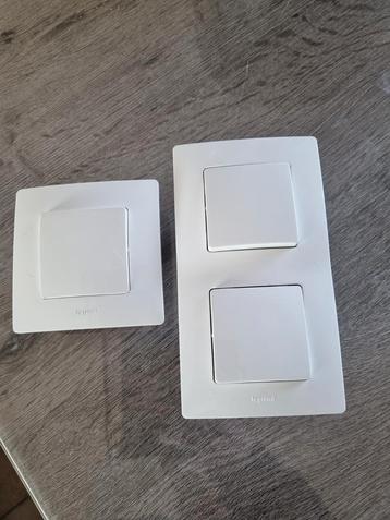 Schakelaars legrand met binnenwerk beschikbaar voor biedingen