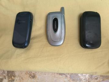 3 Oude gsm's (geen idee of ze nog werken) beschikbaar voor biedingen