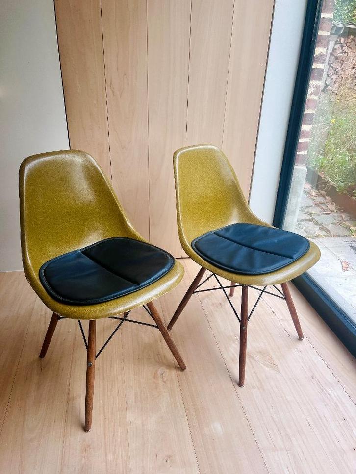 2 Eames Chairs, Maison & Meubles, Chaises, Utilisé, Deux, Synthétique, Autres couleurs, Enlèvement