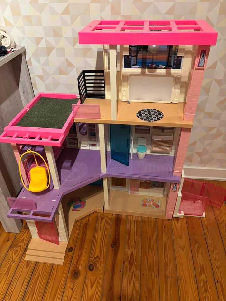 Barbie Dream House met extra poppen, Kinderen en Baby's, Speelgoed | Poppenhuizen, Gebruikt, Ophalen