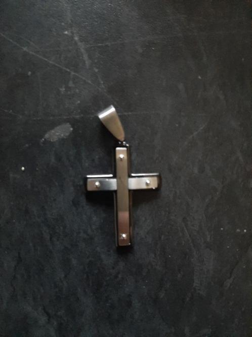 Pendentif croix de la marque Lotus, Handtassen en Accessoires, Kettinghangers, Nieuw, Overige materialen, Zilver, Kruis of Symbool