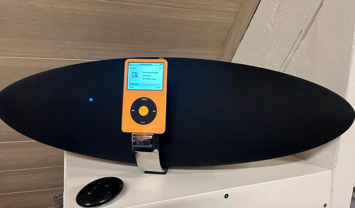 Gouden ‘Vlaamse’ Ipod 5.5 gen 1TB SSD+ Zeppelin B&W 1ste gen, Audio, Tv en Foto, Mp3-spelers | Apple iPod, Zo goed als nieuw, Ophalen