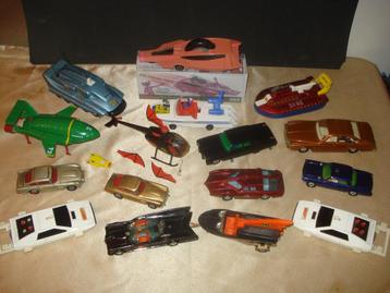 CORGI - DINKY TOYS Lot Anciens Véhicules Séries TV / Movies disponible aux enchères