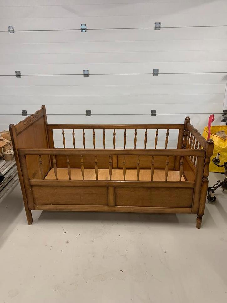 Vintage kinderbed, Antiek en Kunst, Antiek | Meubels | Bedden, Ophalen