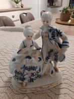 2 porseleine beeltjes wit-blauw-goud kleur., Verzamelen, Beelden en Beeldjes, Ophalen of Verzenden