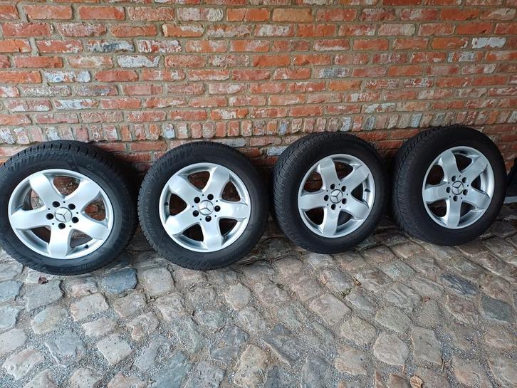 Pneus d'hiver sur jante Mercedes 225/55/R16, Autos : Pièces & Accessoires, Pneus & Jantes, Pneus et Jantes, Pneus hiver, 16 pouces