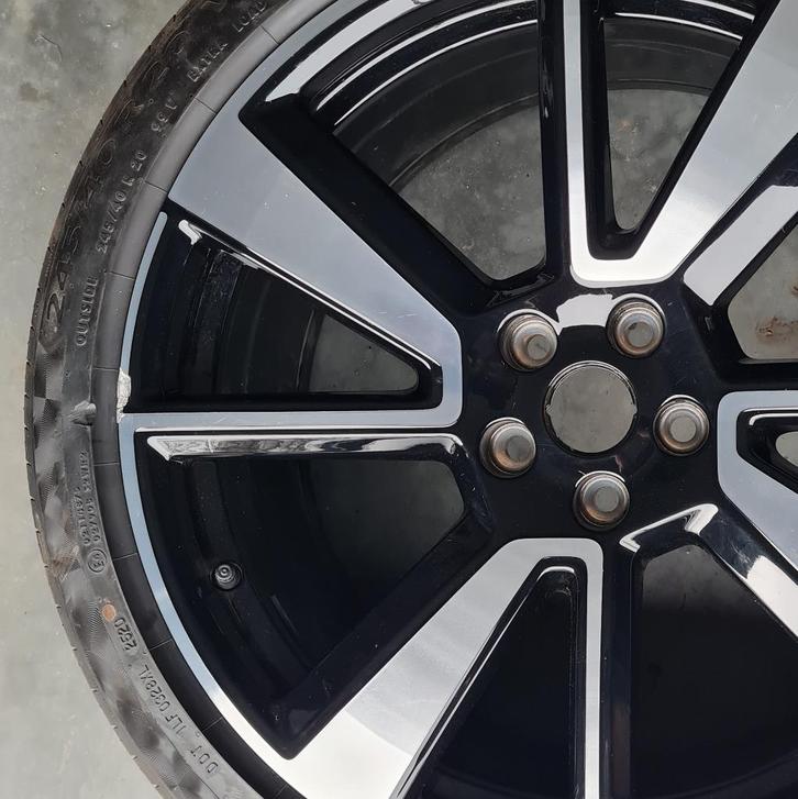 Polestar 2 originele velg 20 inch + band, Auto-onderdelen, Banden en Velgen, Banden en Velgen, Zomerbanden, 20 inch, 245 mm, Personenwagen
