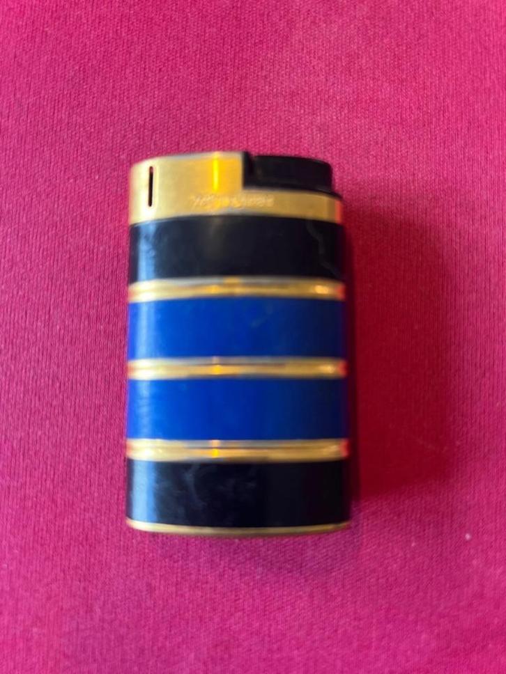 Yves Saint Laurent gasaansteker - blauw en zwart met verguld, Verzamelen, Rookartikelen, Aanstekers en Luciferdoosjes, Gebruikt