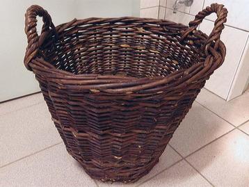 Grote Vintage Ronde Wilgen Draagmand. beschikbaar voor biedingen