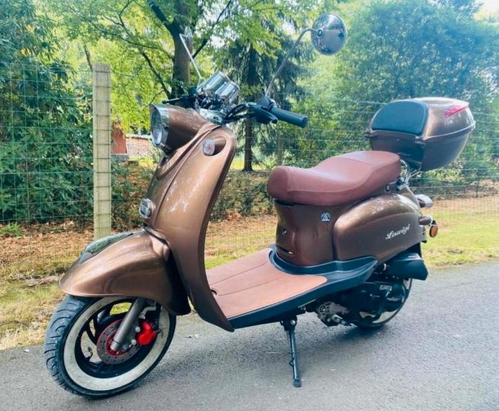 Scooter Venesi Lowigi 50cc, Fietsen en Brommers, Scooters | Overige merken, Zo goed als nieuw, Klasse B (45 km/u), Benzine, Ophalen