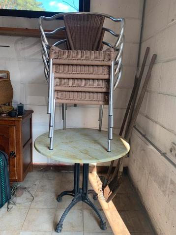 Degelijk tuinset tafel met zware metalen voet beschikbaar voor biedingen