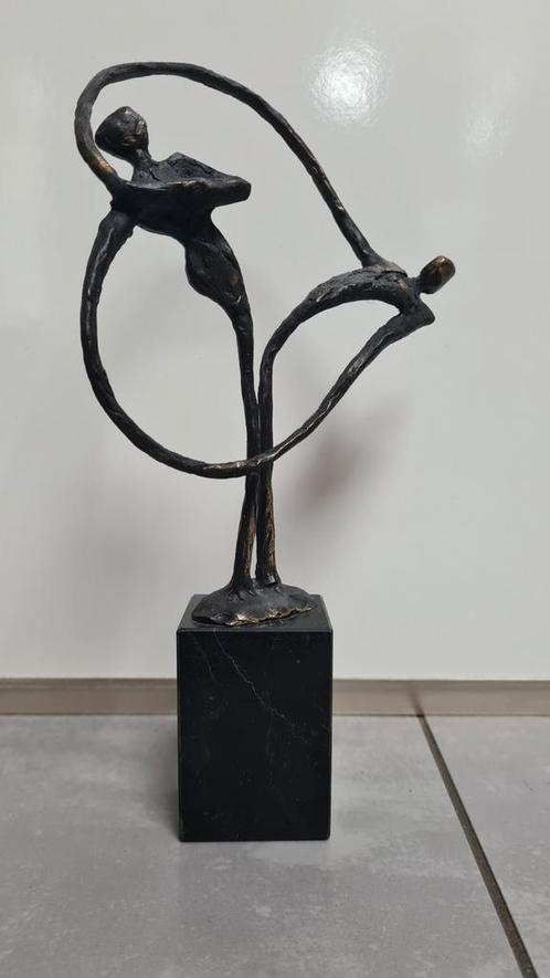 Klein brons beeldje "Verbonden", Antiek en Kunst, Kunst | Beelden en Houtsnijwerken, Ophalen of Verzenden