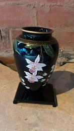 The vase of the Pristine Orchid by Makoto Miyagi, Ophalen