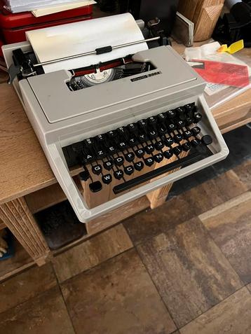 Machine à écrire Olivetti, Divers, Machines à écrire, Enlèvement, Comme neuf