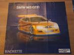 Boekjes 1 tot 90 Hachette modelauto BMW M3 GTR, Boeken, Auto's | Boeken, Ophalen of Verzenden, BMW