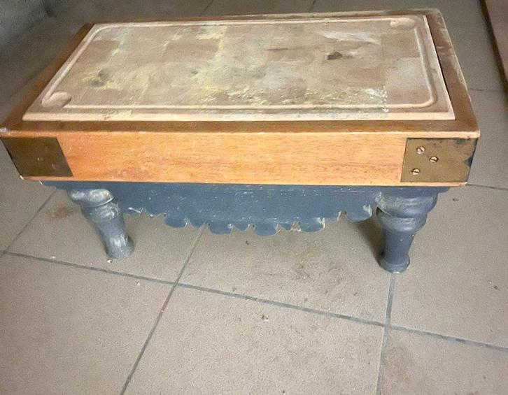 Te koop: Small Vintage Butcher Block, Antiek en Kunst, Antiek | Meubels | Tafels, Ophalen