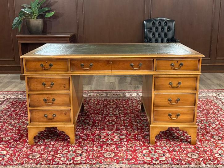 Klassiek Engels bureau #570, Huis en Inrichting, Bureaus, Zo goed als nieuw, Bureau, Ophalen of Verzenden