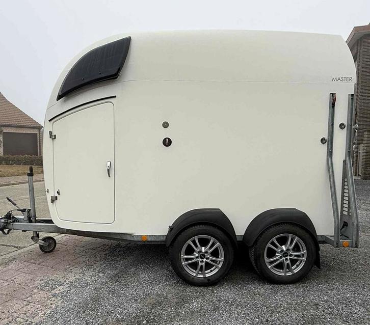 Bockmann master 2 p zadelkamer alu bodem 2022, Dieren en Toebehoren, Paarden en Pony's | Trailers en Aanhangwagens, Zo goed als nieuw