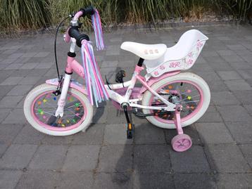 16" Kinderfiets in zeer goede staat met leuke accessoires beschikbaar voor biedingen