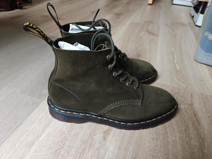 Dr Martens maat 42 suède khaki groen, Kleding | Heren, Schoenen, Zo goed als nieuw, Ophalen of Verzenden
