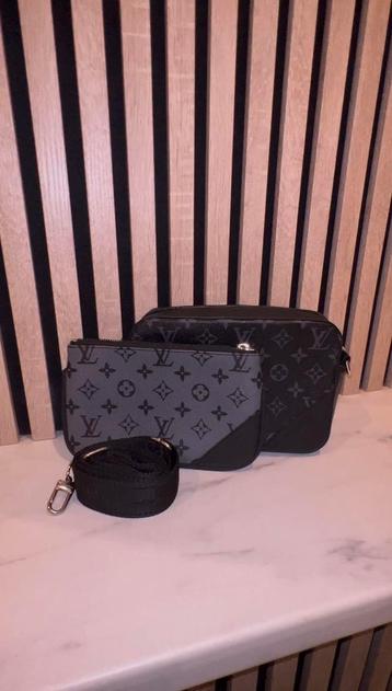Louis Vuitton nektas heren beschikbaar voor biedingen