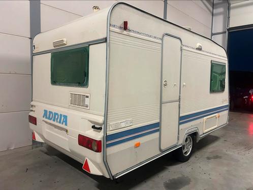 Caravan adria, Caravans en Kamperen, Caravans, Particulier, tot en met 2, 750 - 1000 kg, Rondzit, Adria, Omvormbare zithoek, tot 4 meter