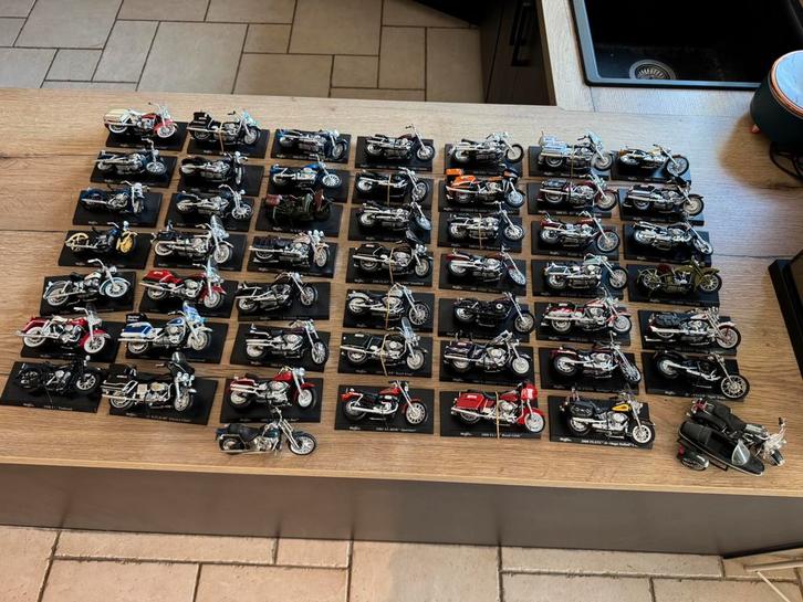 Harley Davidson minuature 1/18, Hobby en Vrije tijd, Modelauto's | 1:18, Gebruikt, Motor, Maisto, Ophalen of Verzenden