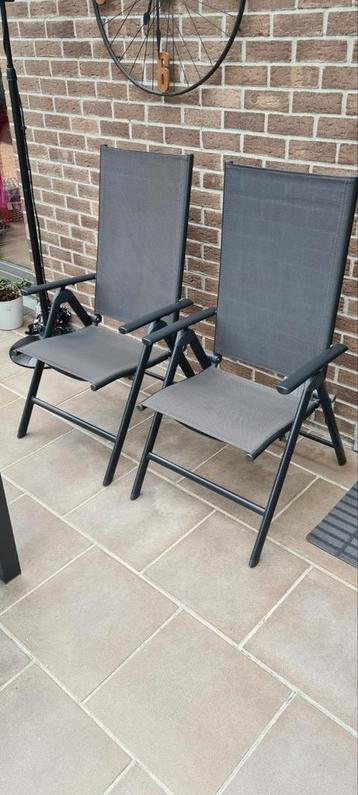 Chaises de jardin, Comme neuf