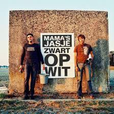 Mama’s Jasje - Zwart op Wit beschikbaar voor biedingen