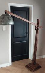 Stoere industriële staande lamp., Huis en Inrichting, Lampen | Vloerlampen, Ophalen, Zo goed als nieuw