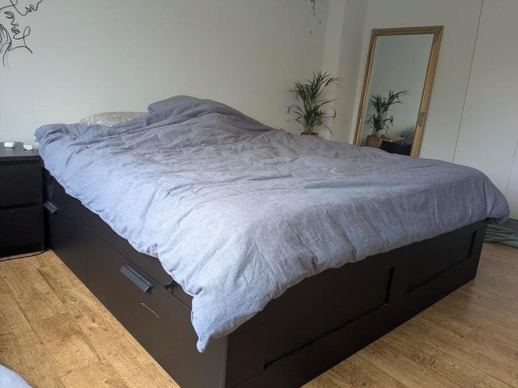 Ikea bed met 4 schuiven zwart, Huis en Inrichting, Slaapkamer | Boxsprings, Ophalen