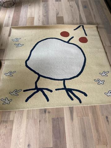 Kinderkamer tapijt met vogelmotief beschikbaar voor biedingen