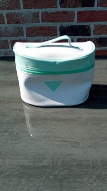 Witte en groene PVC toilettas  beschikbaar voor biedingen