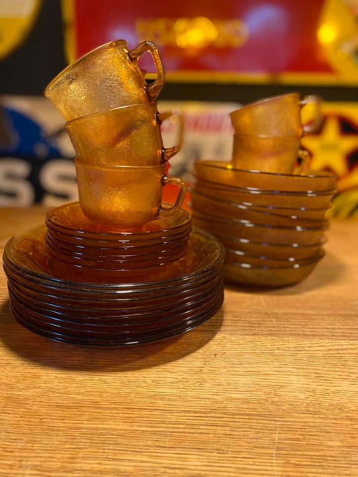 Bruin servies Arcopal, Huis en Inrichting, Keuken | Servies, Bord(en), Ophalen of Verzenden