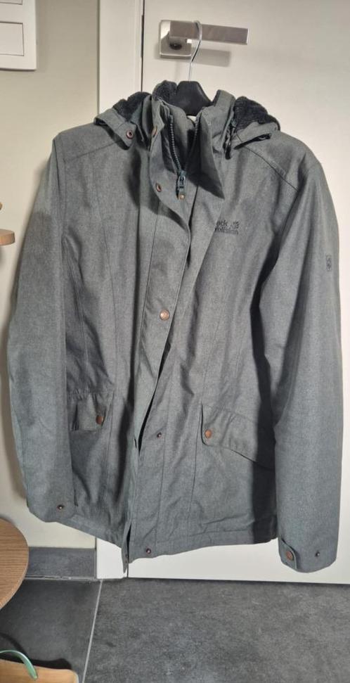 Grijs/groene Jack Wolfskin jas met gewatteerde kap, Kleding | Dames, Jassen | Winter, Zo goed als nieuw, Maat 38/40 (M), Grijs