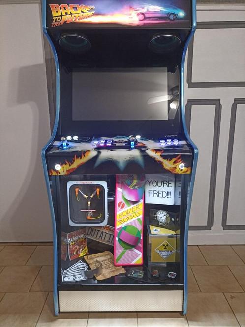 Borne d'arcade upright XL Collector BTTF avec vitrine props, Games en Spelcomputers, Spelcomputers | Overige, Nieuw, Verzenden
