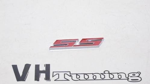 Chervrolet (Camaro) SS logo zelfklevend 9 cm metaal rood, Autos : Divers, Accessoires de voiture, Neuf, Enlèvement ou Envoi