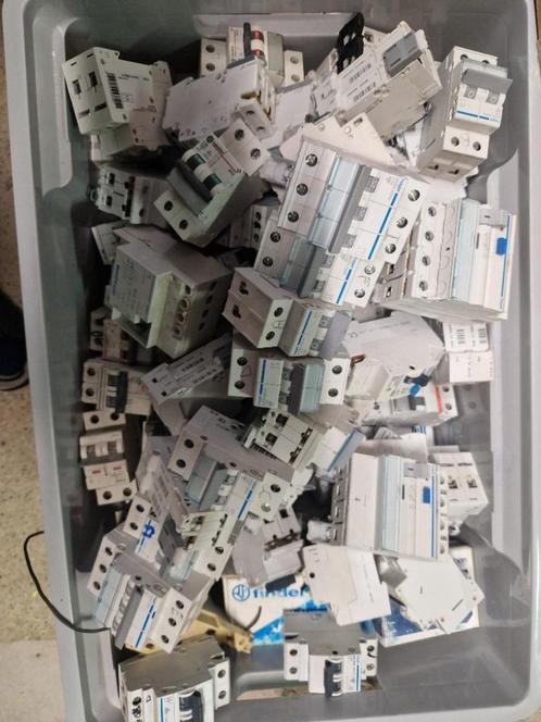 disjoncteurs & Différentiels, Doe-het-zelf en Bouw, Elektriciteit en Kabels, Zo goed als nieuw, Overige typen, Ophalen of Verzenden