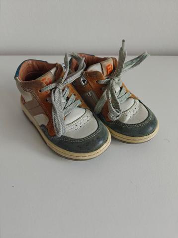 Hoge schoenen maat 23  beschikbaar voor biedingen