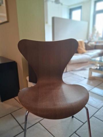 Arne jacobsen / Fritz Hanssen:serrie 7 stoel in hout beschikbaar voor biedingen