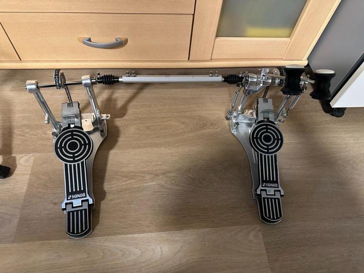 Sonor dubbel bassdrum pedaal, Muziek en Instrumenten, Instrumenten | Onderdelen, Zo goed als nieuw, Drums of Percussie, Verzenden