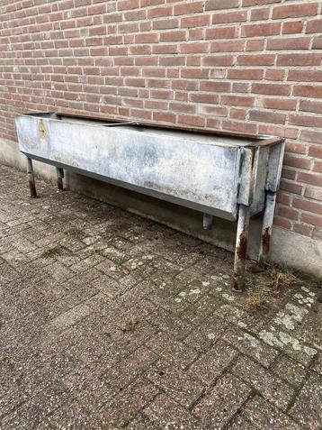 Drinkbak rundvee beschikbaar voor biedingen